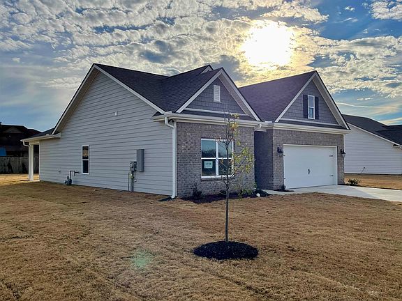 3rd image of 85 Robinwood Ln