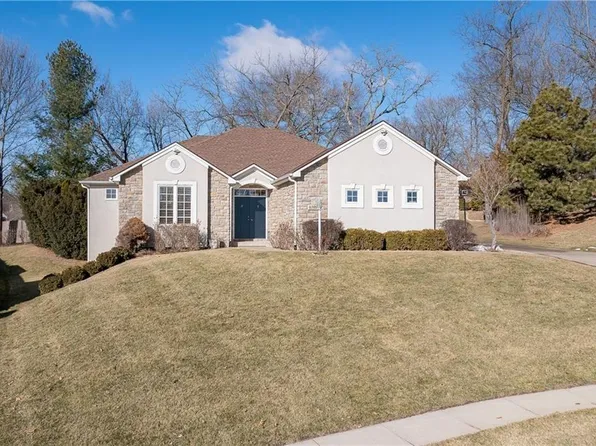 4109 Hidden Valley Dr, Saint Joseph, MO 64506
