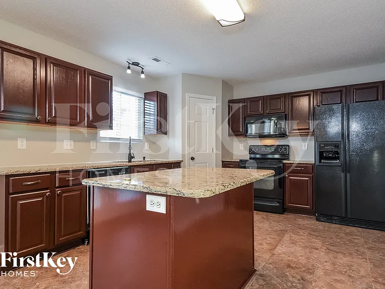5004 Emberly Dr — Photo 5