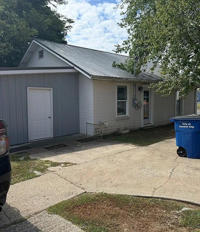 Commercial building — Photo 4