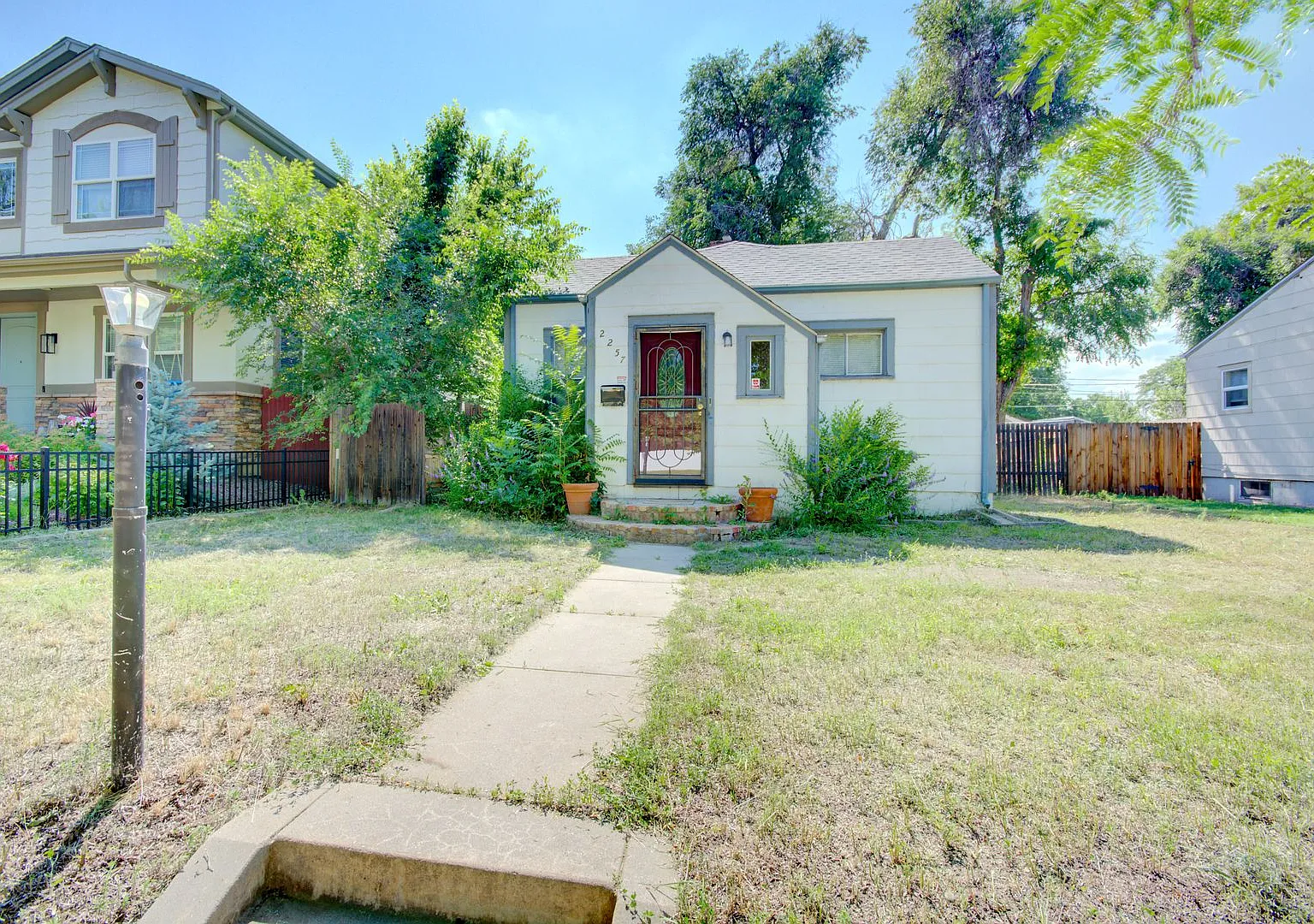 4 Weeks Free Rent Special! House Near Du! — Photo 1