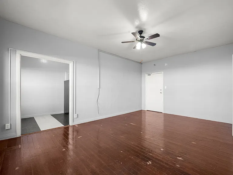 1516 N Hobart Blvd — Photo 3