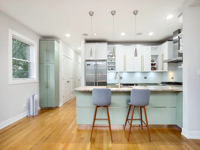 821 W Roscoe St #1 — Photo 7