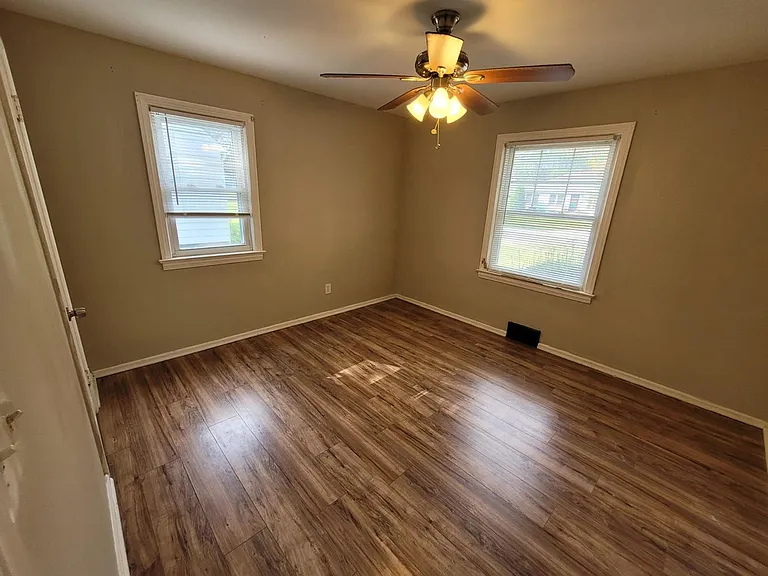 6987 Greenleaf Ave — Photo 9