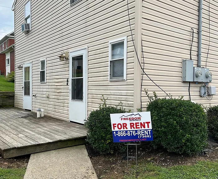 501 Maple St — Photo 1