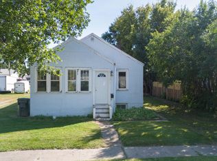 809 4th St SW, Mandan, ND 58554