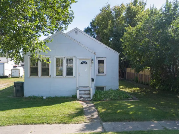 809 4th St SW, Mandan, ND 58554