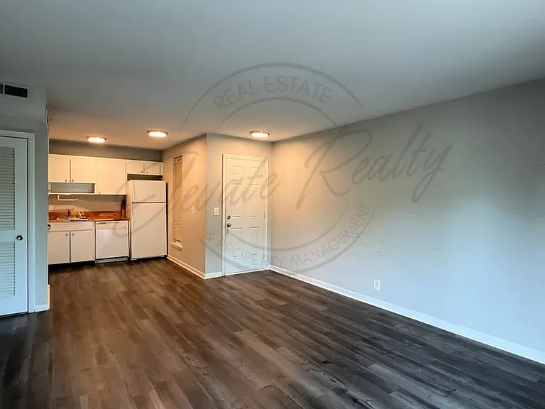 555 N Dupont Ave #A6 — Photo 4