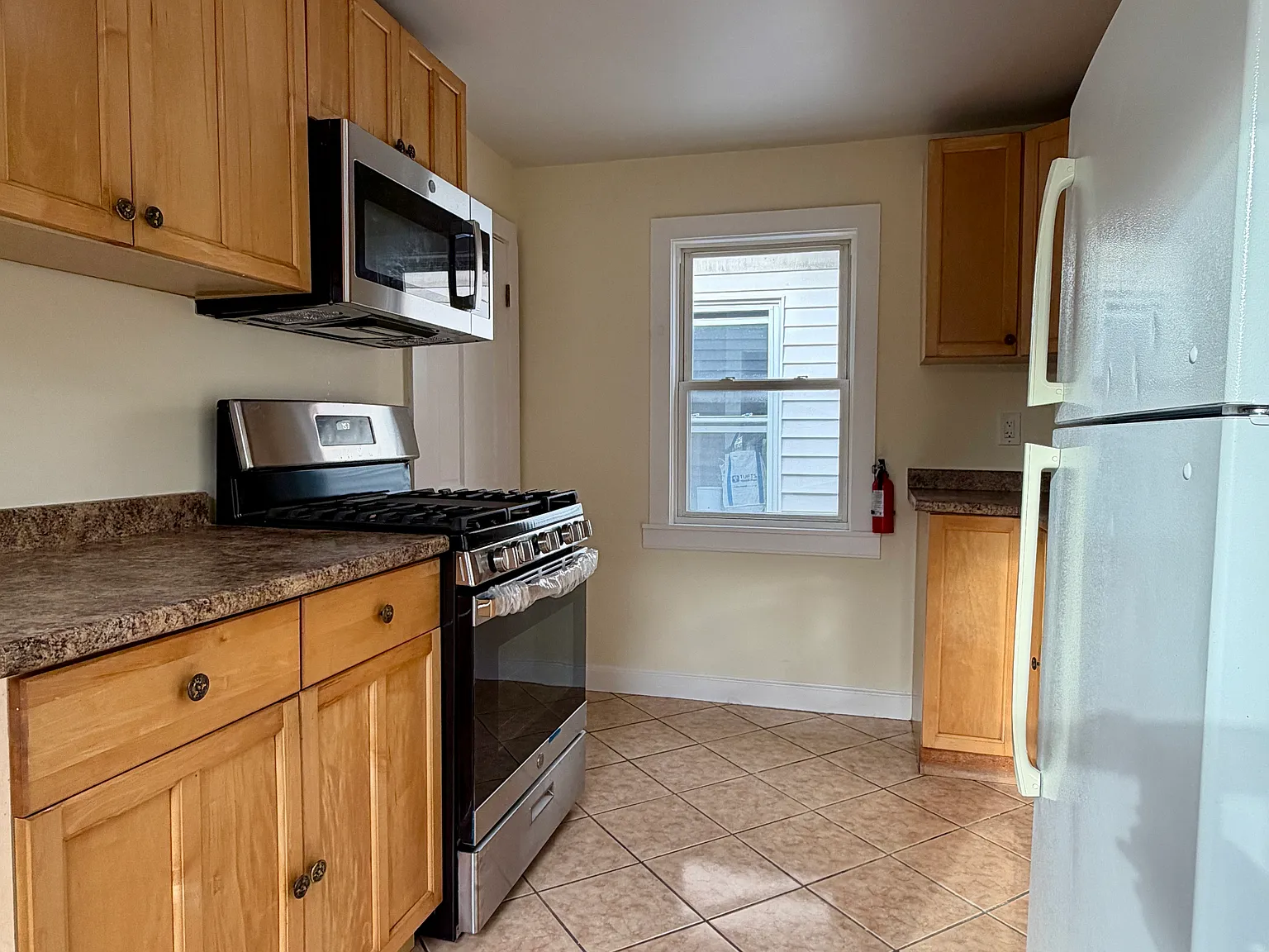3 bed, 1000 sqft, $2,800 — Photo 4