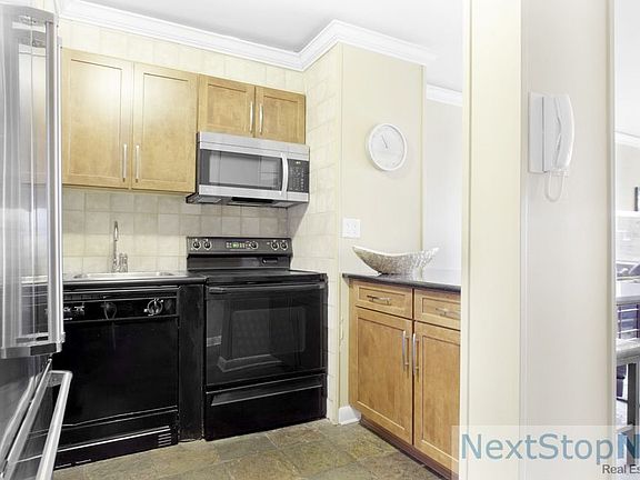 3rd image of 245 E 54th St APT 12L