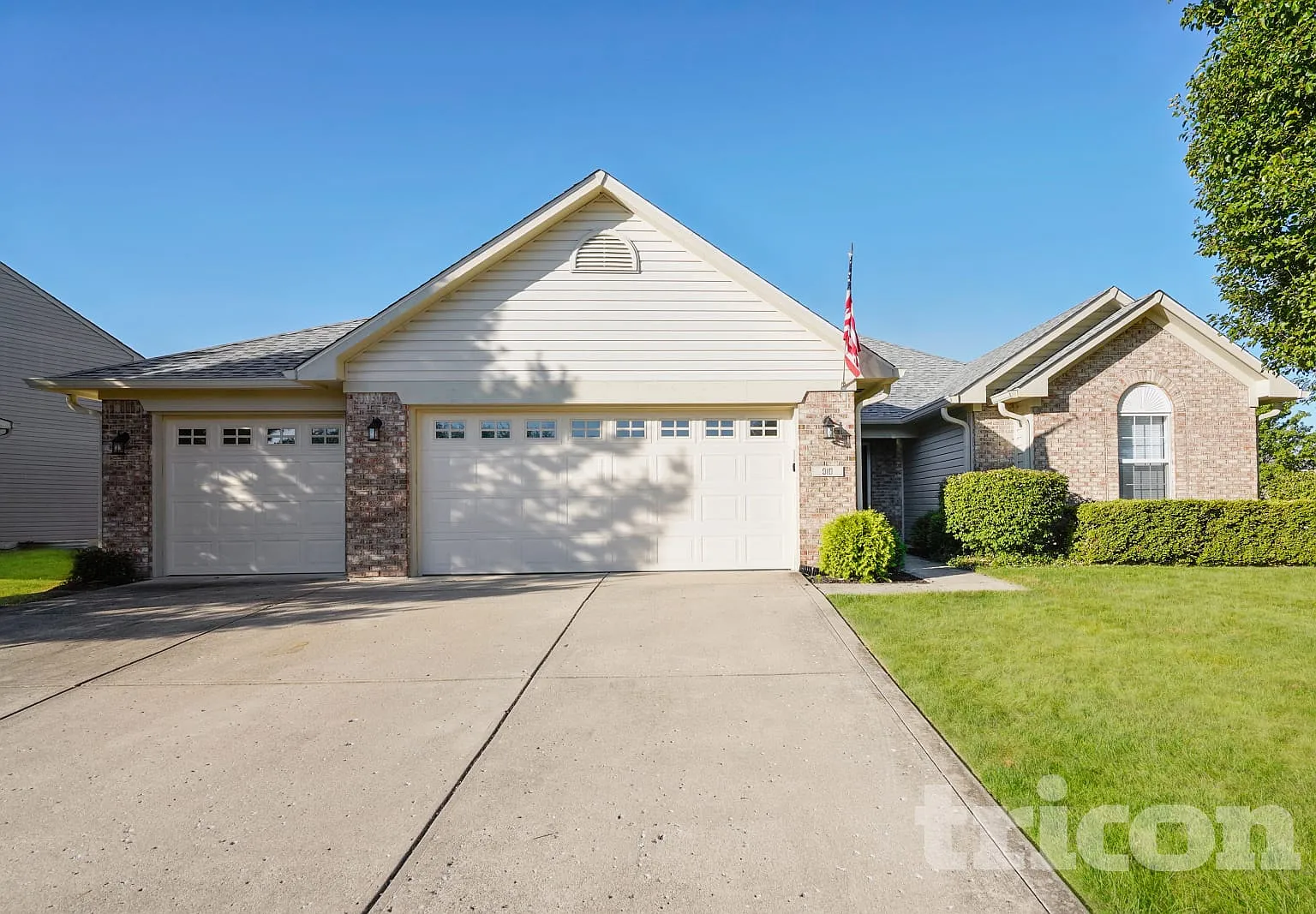 910 S Shore Ct Franklin IN — Photo 1