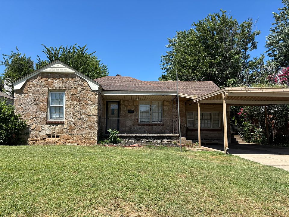 Welcome to your charming rock home in NW OKC!