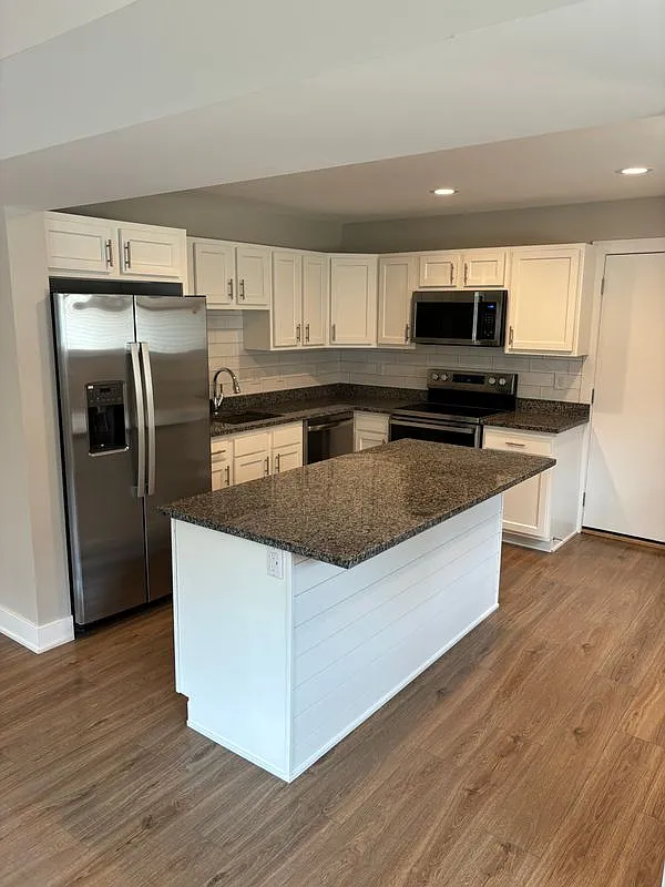2 bed, 3.0 bath, 1000 sqft, $1,650 — Photo 1