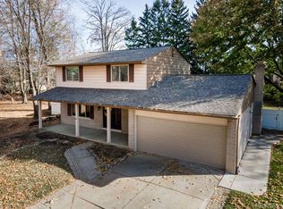 42362 Niagara Dr, Sterling Heights, MI 48313