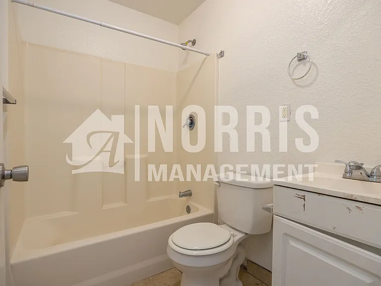 710 N Olive Ave — Photo 11