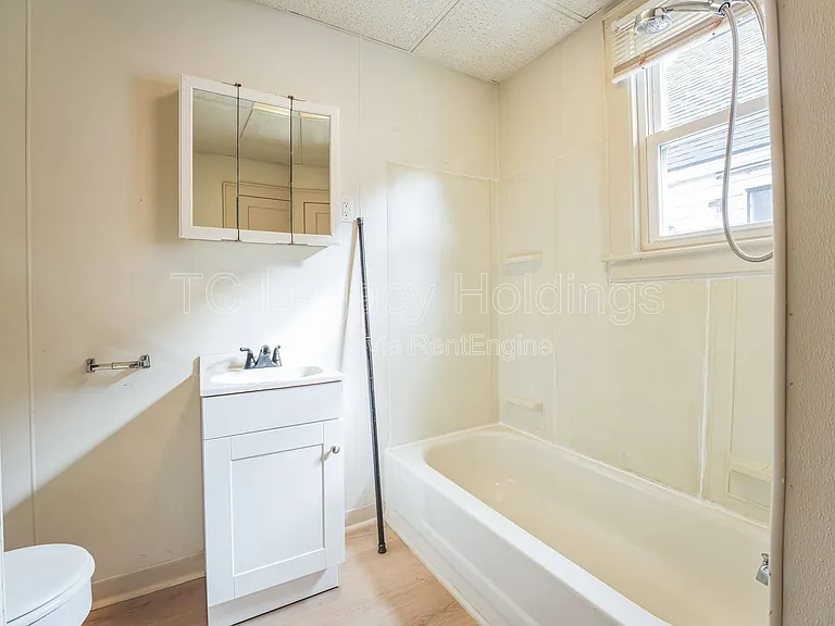 316 1/2 Harrison St — Photo 12