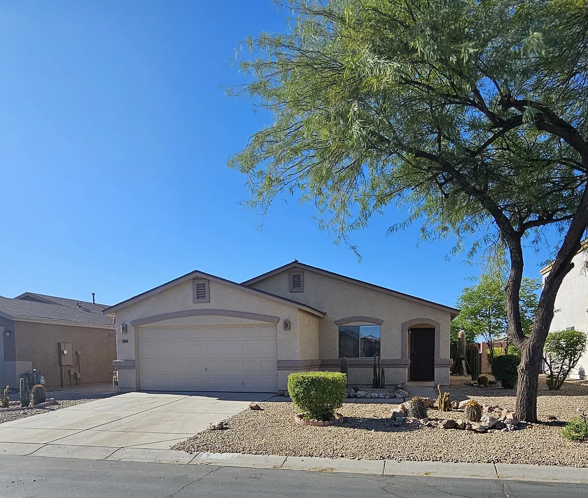 Building Photo - 5843 E Everhart Ln