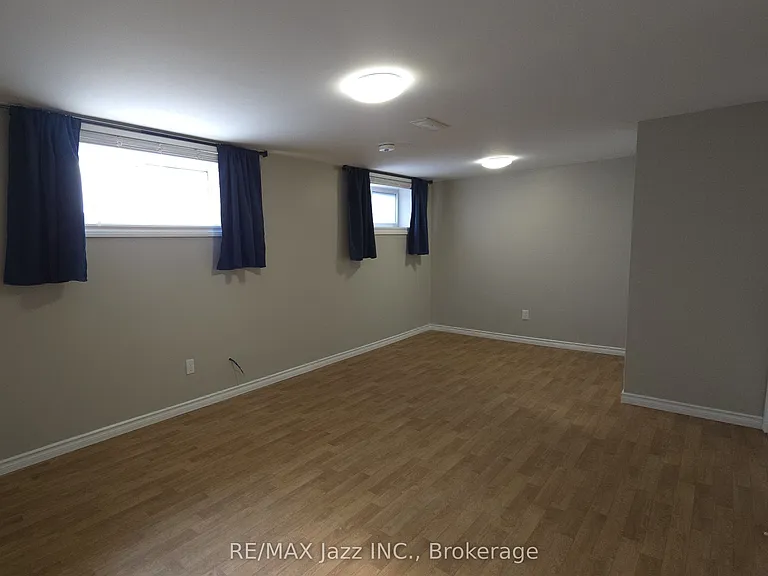 127 Lupin Dr #BASEMENT — Photo 13