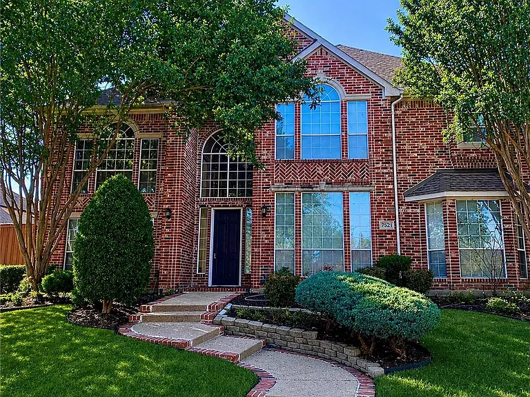 7521 England Dr — Photo 2