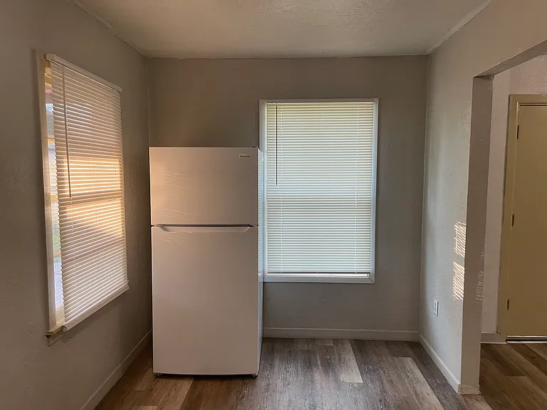 3295 Bender St — Photo 4
