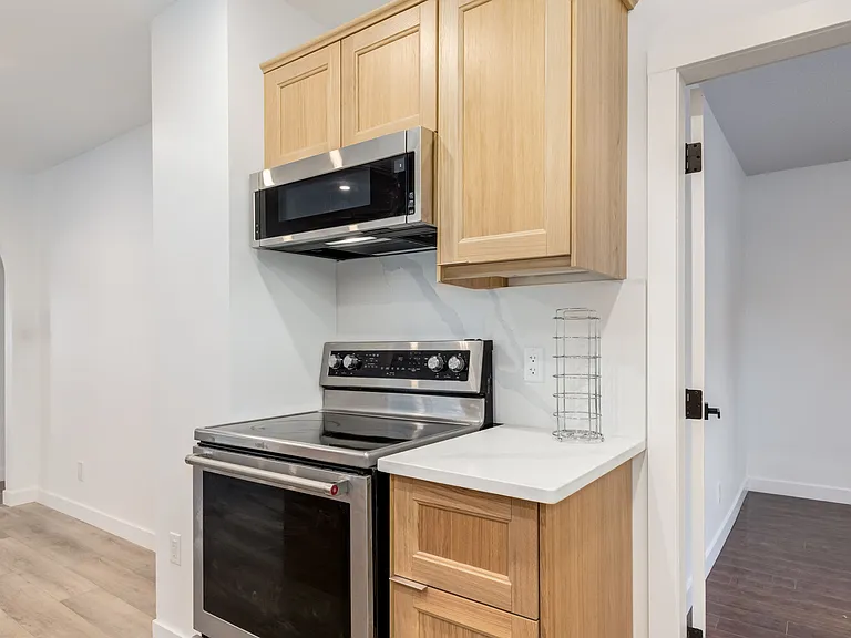 810 17th Ave NW — Photo 9