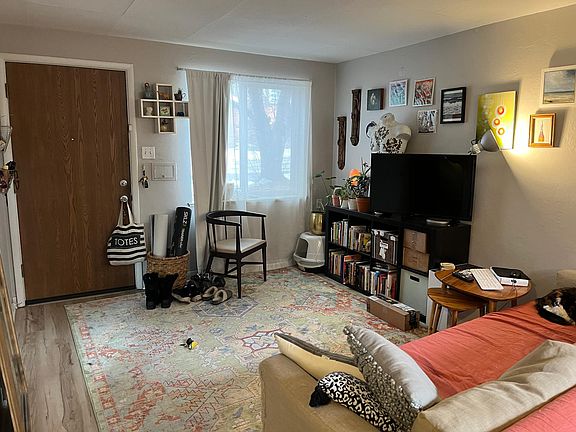 3rd image of 5 N Clarkson St #5