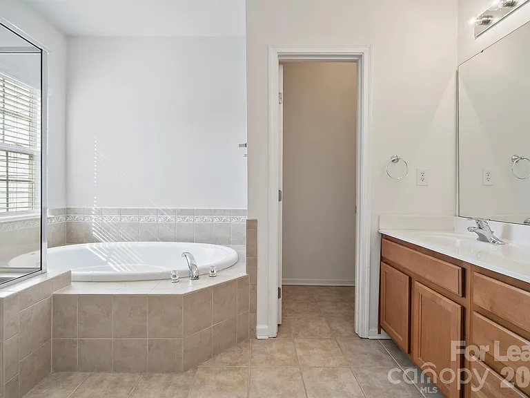 413 Armour St — Photo 15
