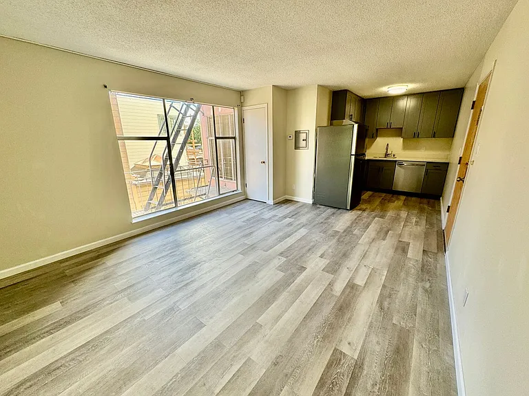 543 Buena Vista Ave West — Photo 8