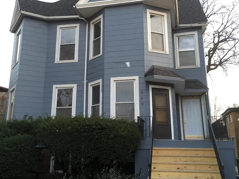 Front of 4-unit building