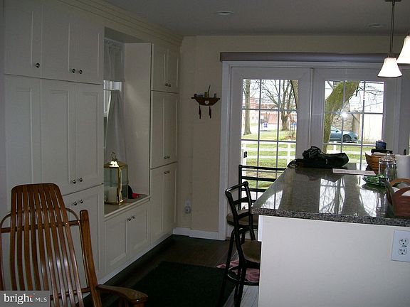 3rd image of 400 W Anderson Ave