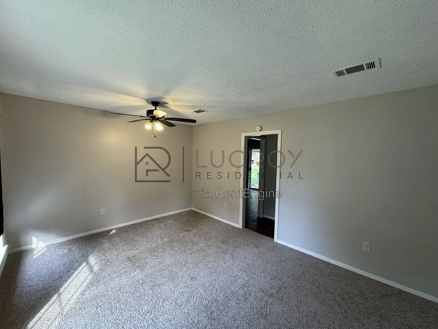 3 bed, 2.0 bath, 1300 sqft, $1,350 — Photo 2