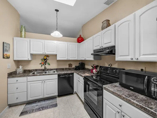 9 Brompton Lane, Boynton Beach, FL 33426