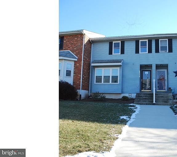 1st image of 164 E Green Valley Cir
