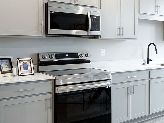 5th image of 2310-2397 E 18th St #2316
