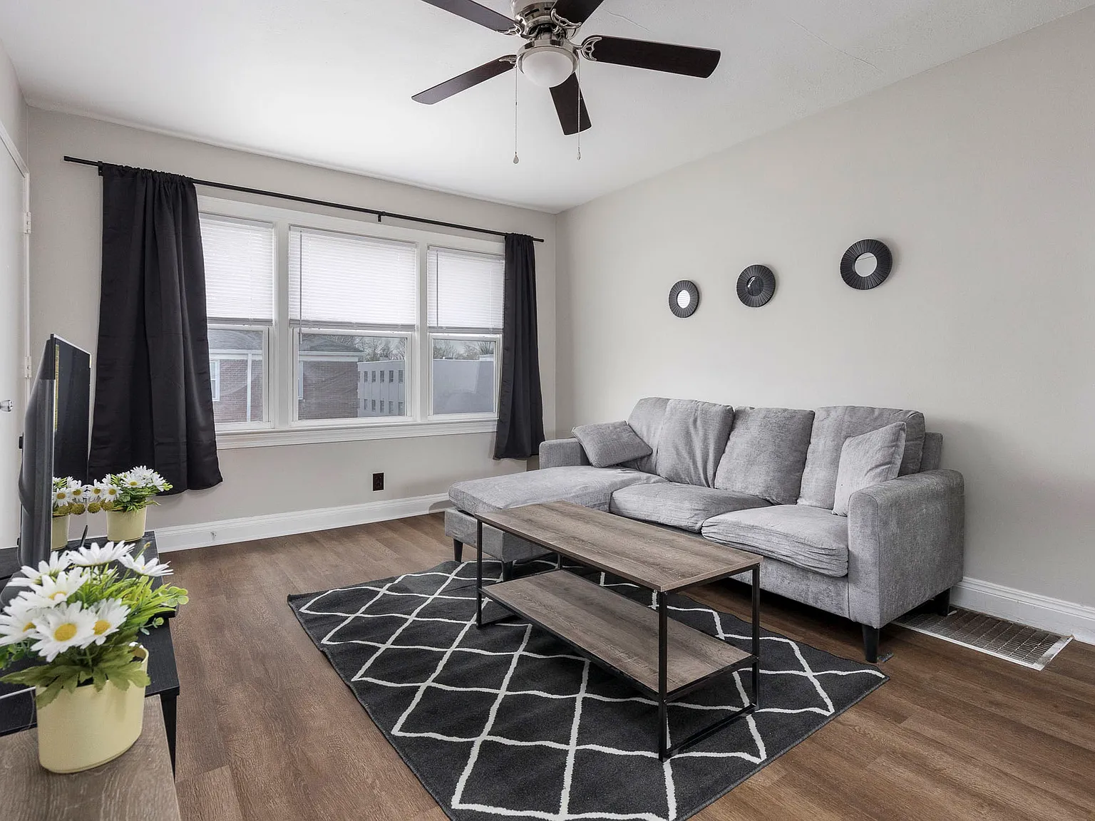 4600 Southern Parkway - Shared Apartment — Photo 2