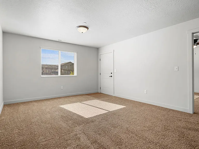 Logan Gateway Apartments — Photo 20