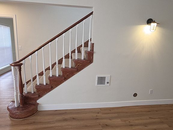 3rd image of 1695 E Wardlow Rd