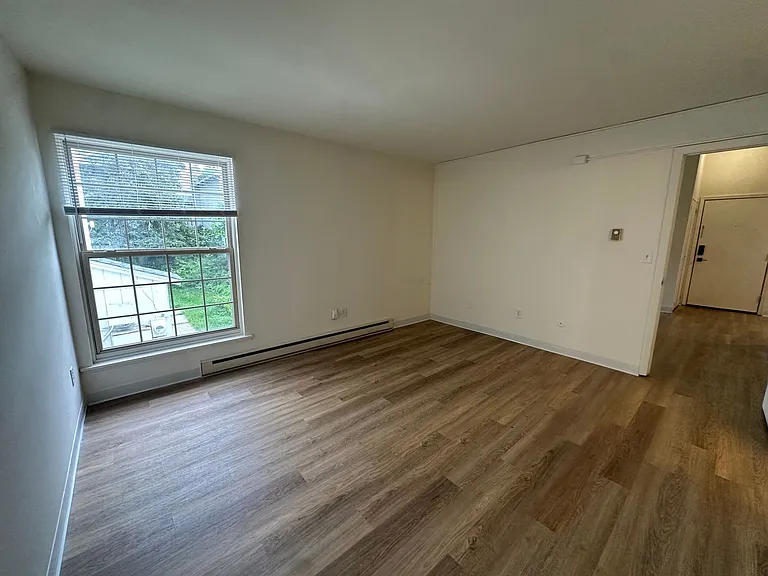 University Park Apartments near Cornell University — Photo 195