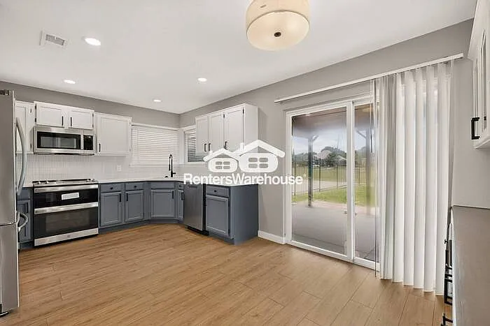 8008 Cornell Dr — Photo 15