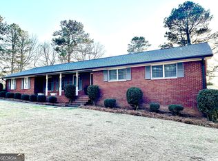 540 Forrest Ave, Fayetteville, GA 30214