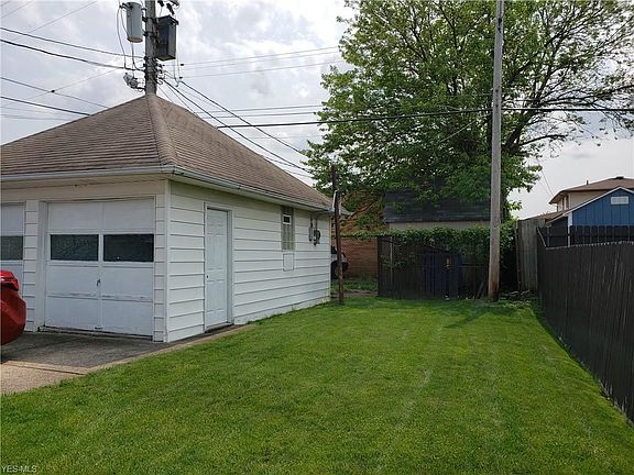 5th image of 7711 Fernhill Ave