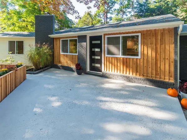 11 Tree Top Lane, Poughkeepsie, NY 12603