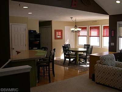 4th image of 650 Trout Ct NE