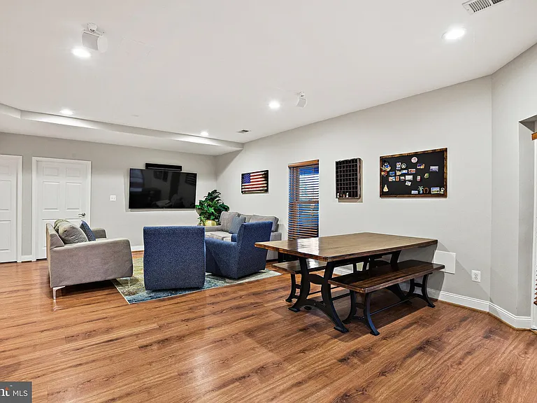 21922 Hyde Park Dr — Photo 32