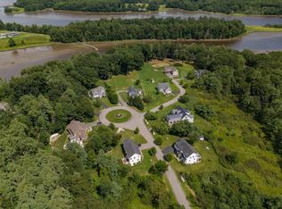 17 Schooner Dr, Dover, NH 03820