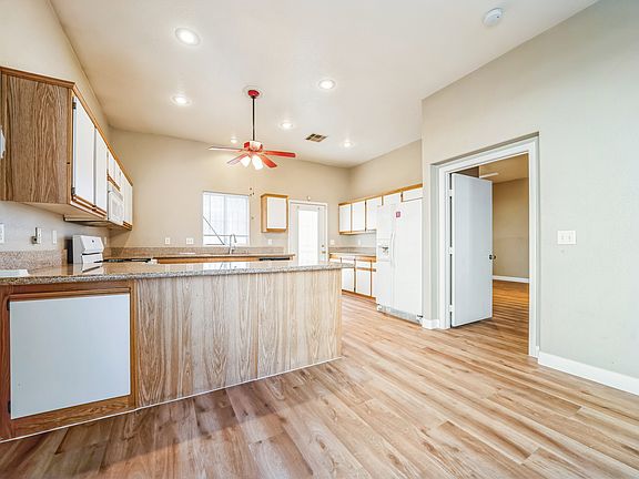 5th image of 2032 Fred Brown Dr