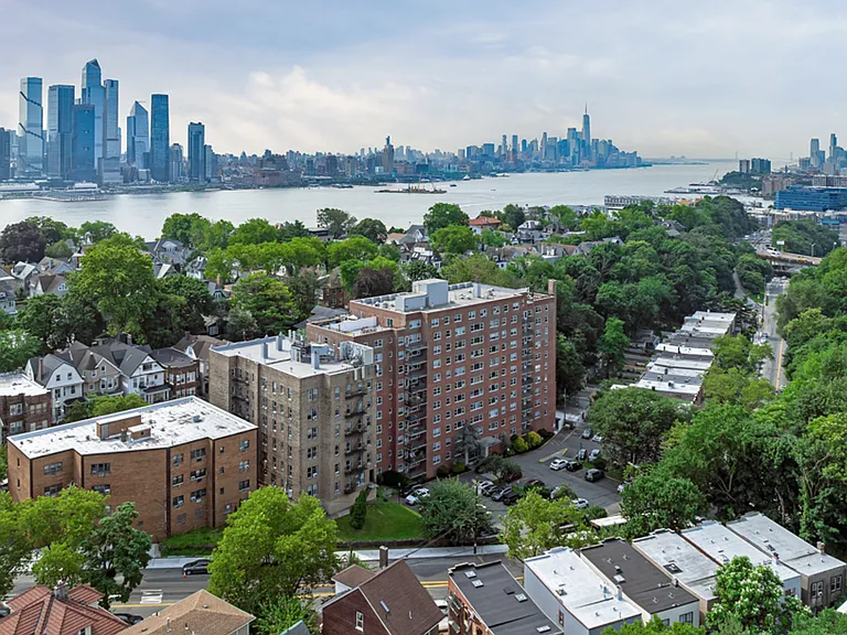 Hamilton Weehawken Residences — Photo 12