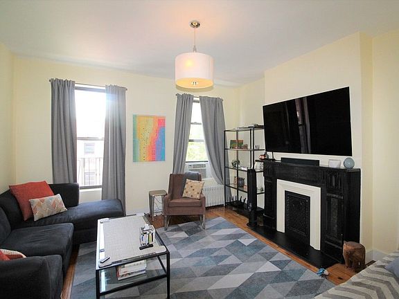 3rd image of 511 Henry St #4L