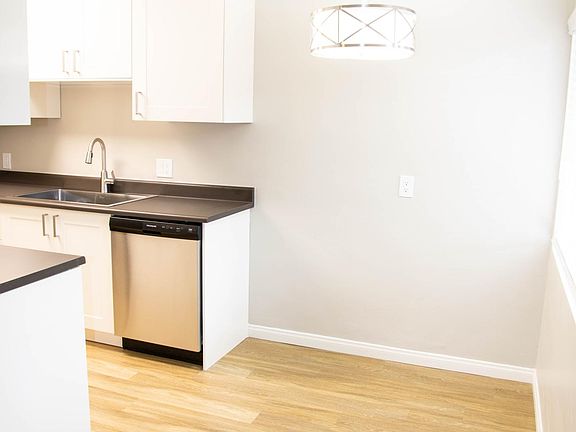 3rd image of 3940 Idaho St #4