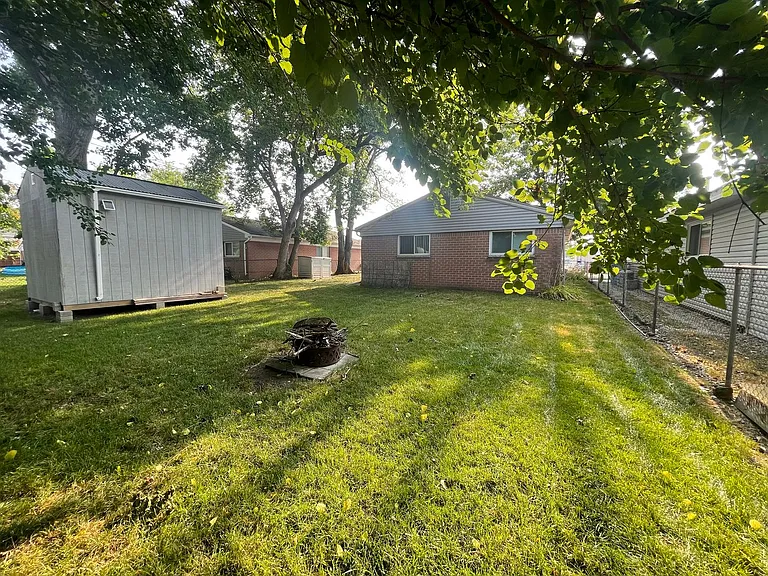 27085 Lorenz St — Photo 13